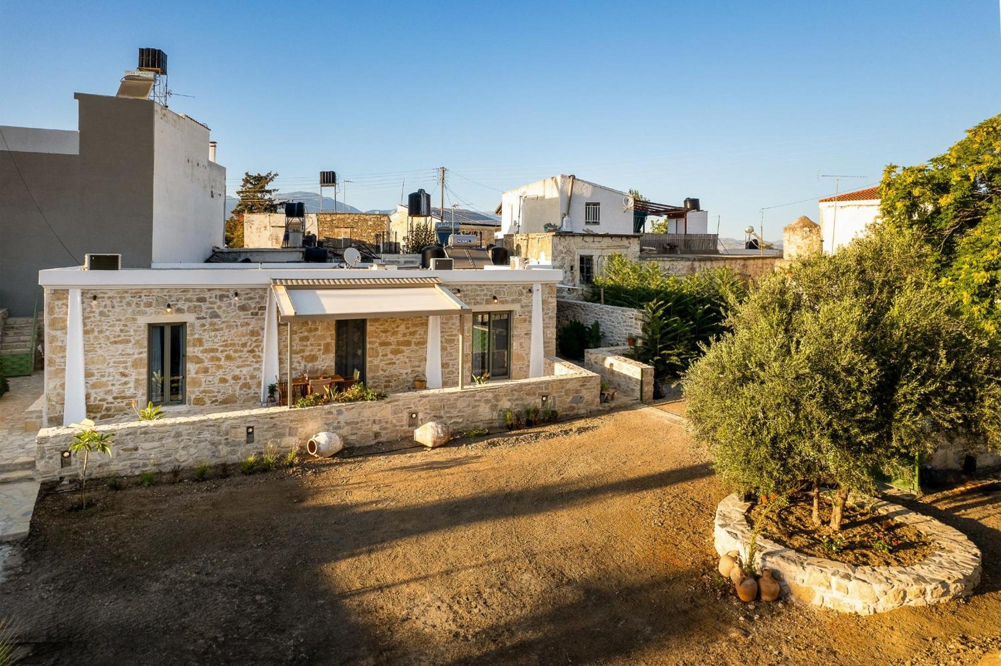 Papadia Luxury Apartments Pitsidia Exterior photo