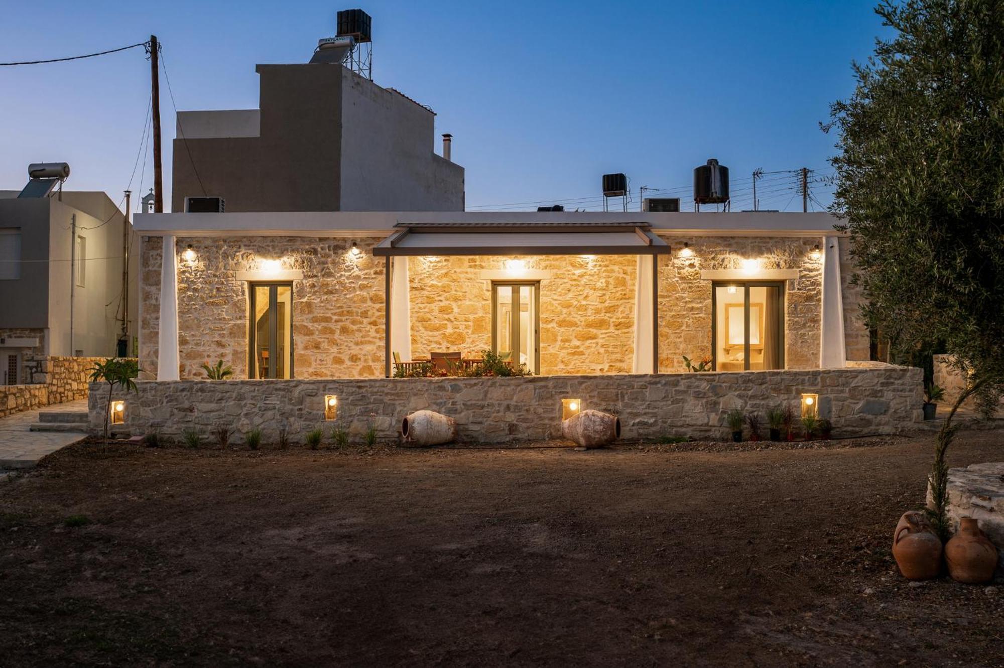 Papadia Luxury Apartments Pitsidia Exterior photo