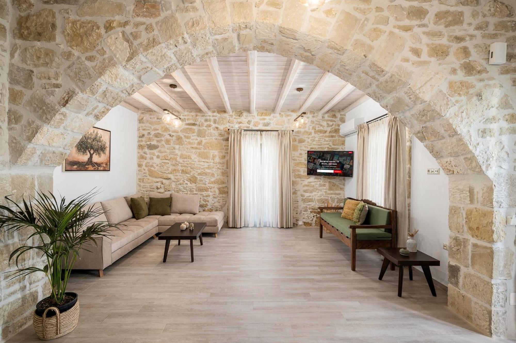 Papadia Luxury Apartments Pitsidia Exterior photo